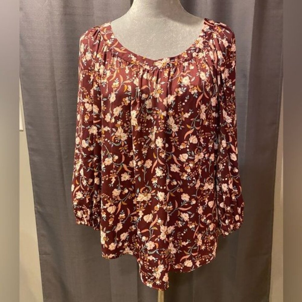 peasant style scoop neck floral boho top smocked sleeves Hi Low Hem
